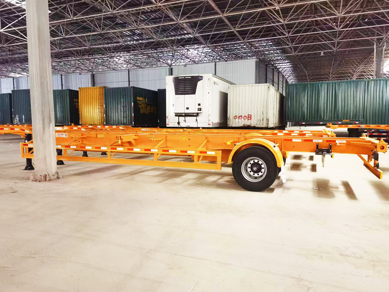 集裝箱運(yùn)輸半掛車(chē)